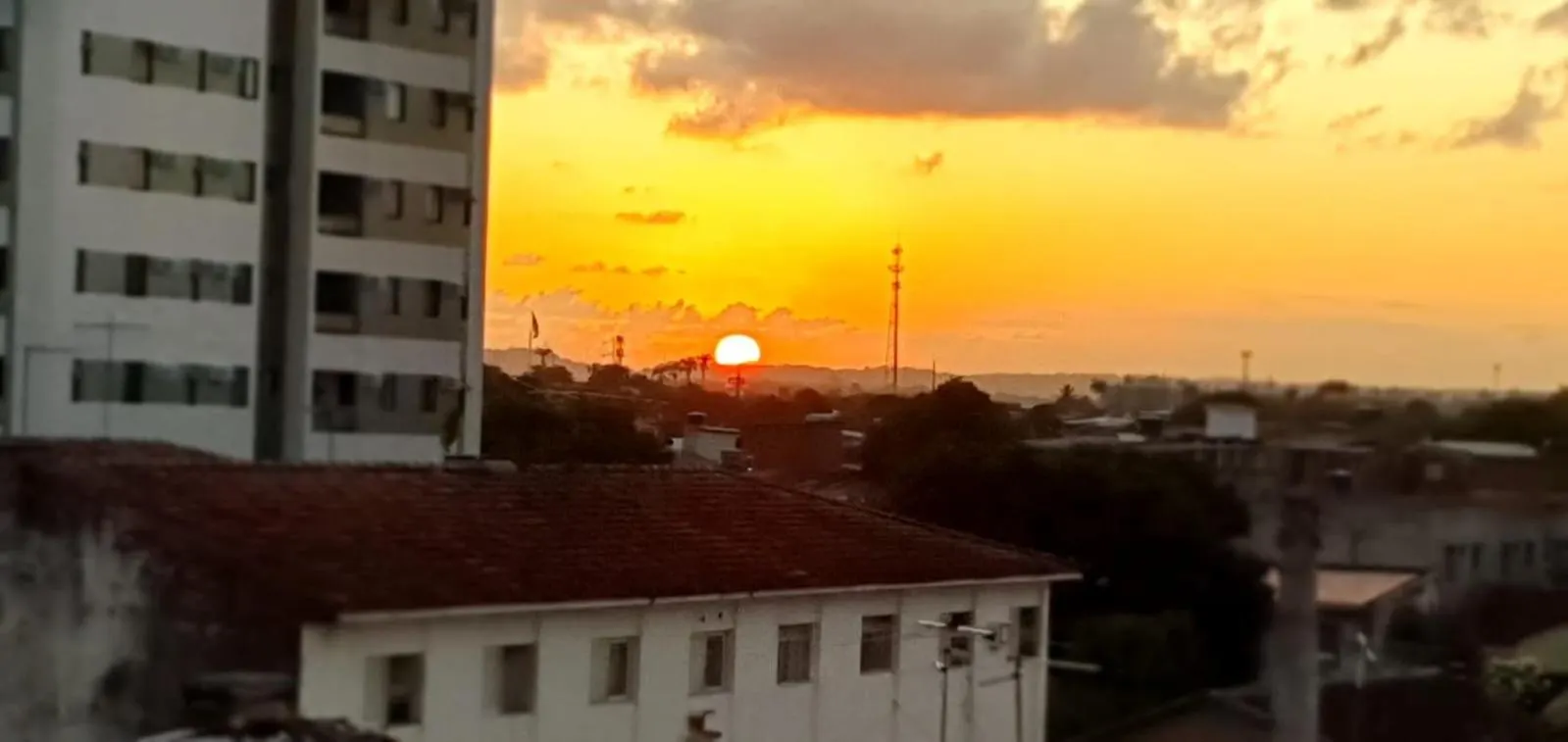 Suite E Quartos -1 Suite Com Banheiro Privativo - 2 Quartos Triplos - Banheiro Social Recife 0*,
