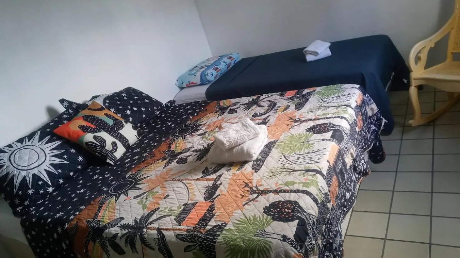 Quarto em Acomodações Particulares Suite E Quartos -1 Suite Com Banheiro Privativo - 2 Quartos Triplos - Banheiro Social Recife
