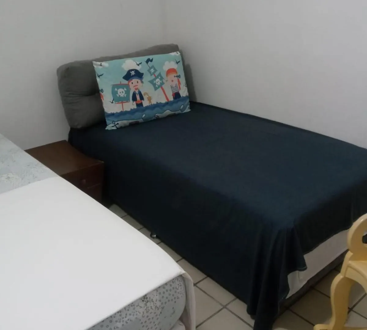 Quarto em Acomodações Particulares Suite E Quartos -1 Suite Com Banheiro Privativo - 2 Quartos Triplos - Banheiro Social Recife