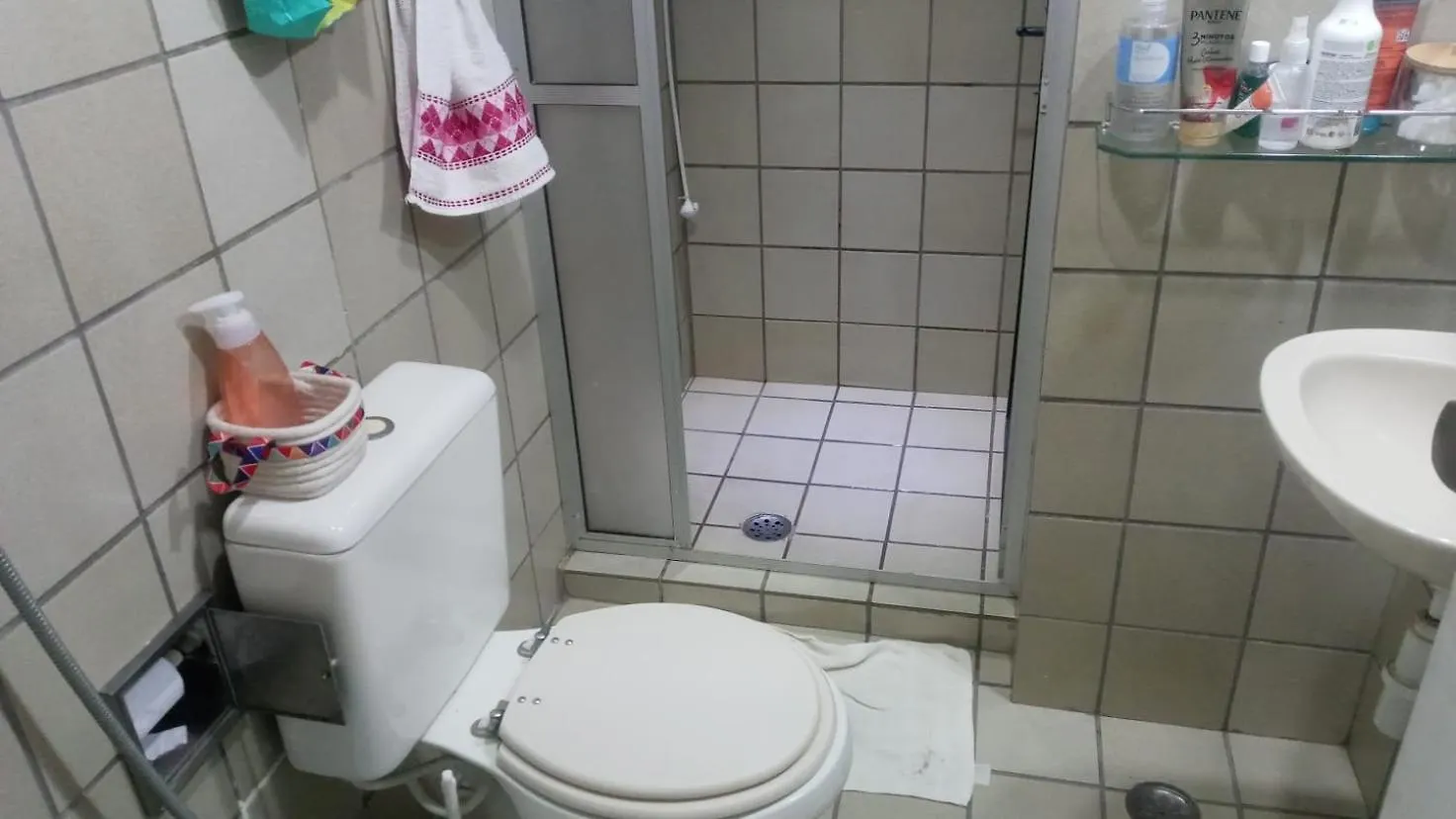 Suite E Quartos -1 Suite Com Banheiro Privativo - 2 Quartos Triplos - Banheiro Social Recife 0*,